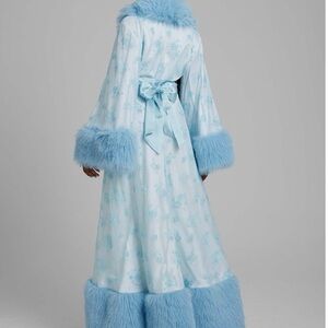 Scarlett Gasque, Artic Queen Dressing Robe